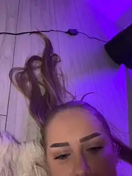 Webcam Model (AubrieleRouj1)  is live.Free join now!