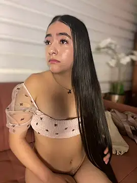 AuroraJohns_Pink webcam