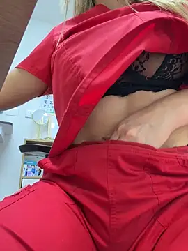 alicee16 (F young) - squirt in the patient's chair