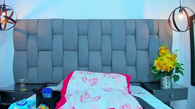 julieehabubu - JulieeHabubu's free webcam