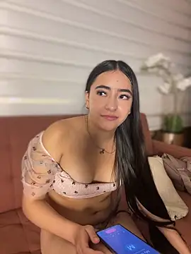 AuroraJohns_Pink webcam