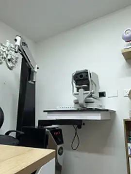 alicee16 (F young) - squirt in the patient's chair