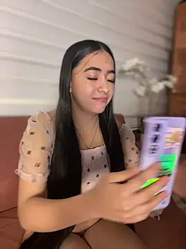 Webcam Model (AuroraJohns_Pink) is live