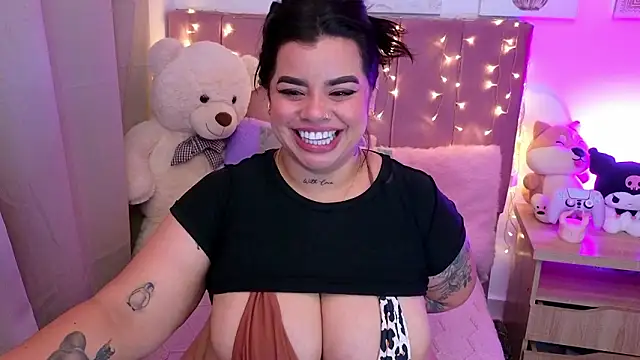 MiahJoness webcam