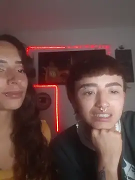 AlexxaAndRileyy webcam