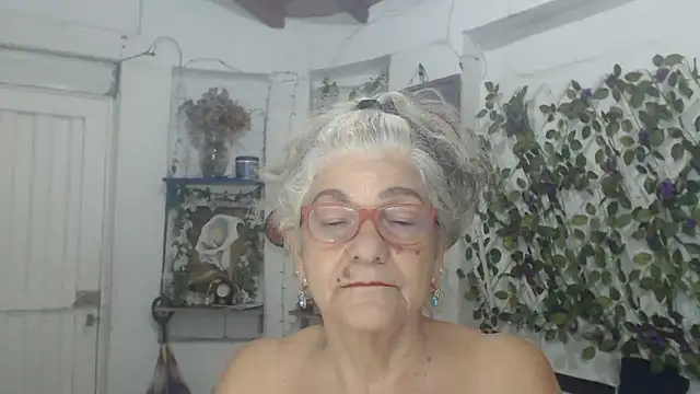 funnygrandma - FunnyGrandma's free webcam