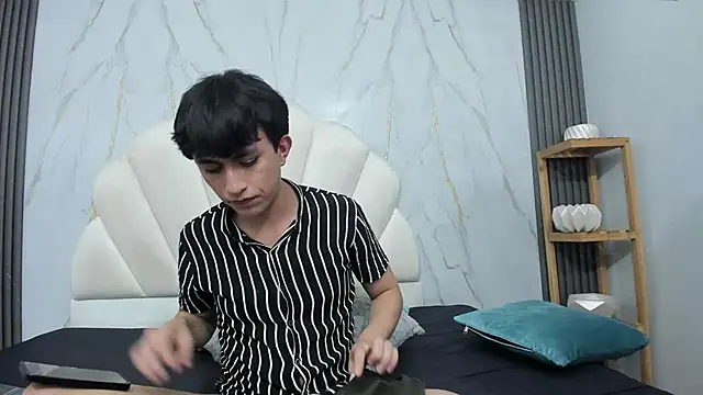 hoot_booys_ - Hoot_booys_'s free webcam