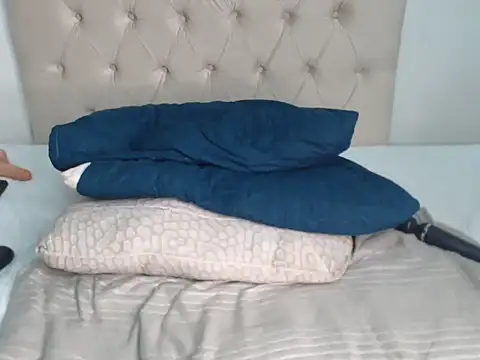 sahiba_22 (F young) - finger ass