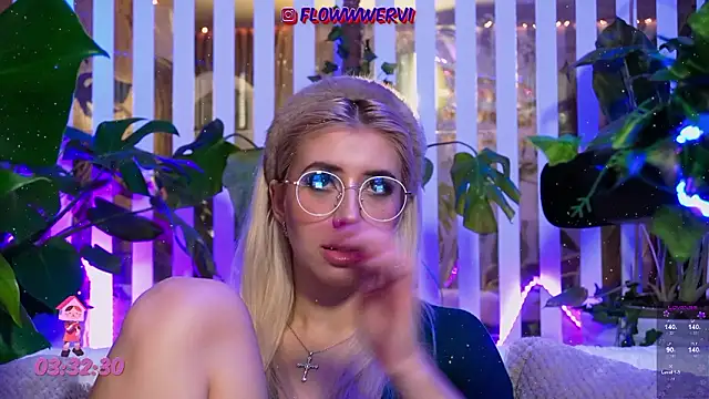 FlowweerGirl webcam
