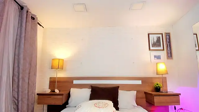 JenniferAuriston webcam