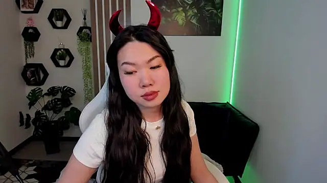 lunapurrr - LunaPurrr's free webcam