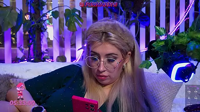 FlowweerGirl webcam