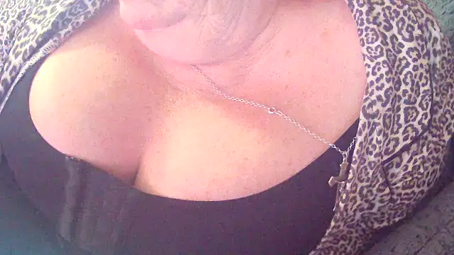 Playful_MILF_Demi webcam