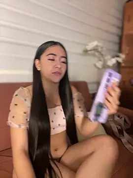 AuroraJohns_Pink webcam