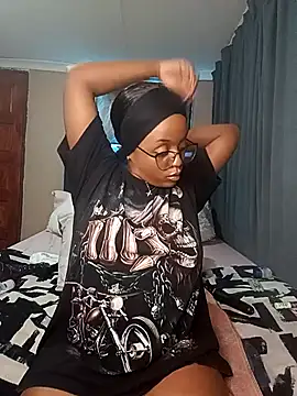 queen-chocolate - Queen-Chocolate's free webcam - UK Sex Cams