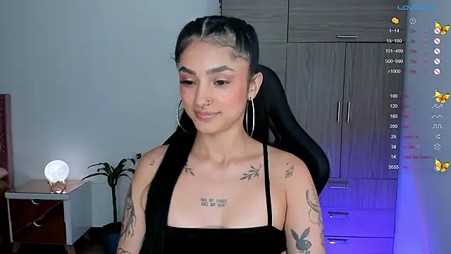 lizzie_corner_v - Lizzie_corner_v's free webcam