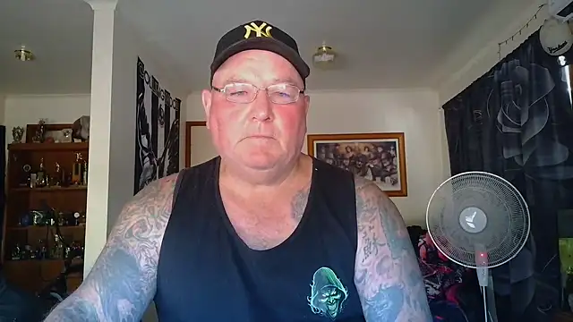 KINKYBLUEYES69 webcam