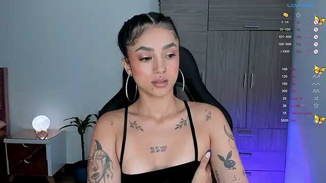 lizzie_corner_v - Lizzie_corner_v's free webcam