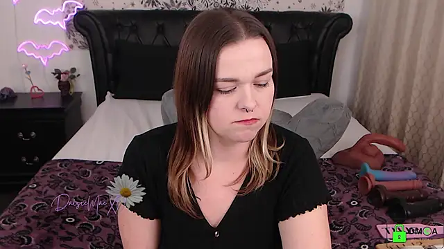 DaisieMaeXO webcam