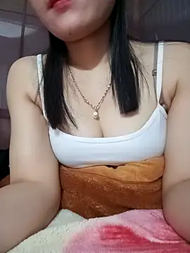LucyyLy webcam