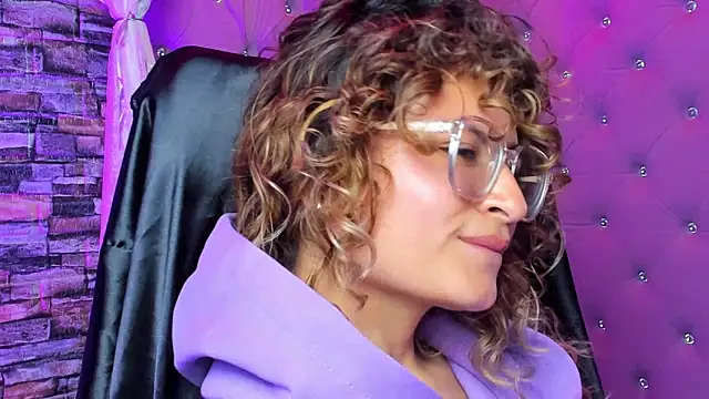 emilirouse_ - EmiliRouse_'s free webcam