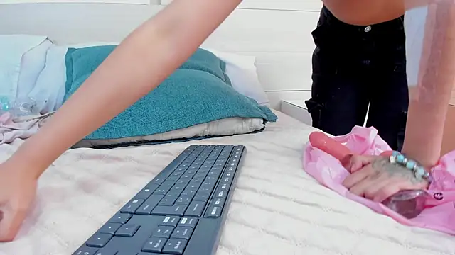 moonanggel - Moonanggel's free webcam - UK Sex Cams