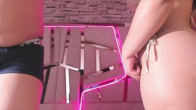 mia_and_austin - Mia_and_austin's free webcam - UK Sex Cams