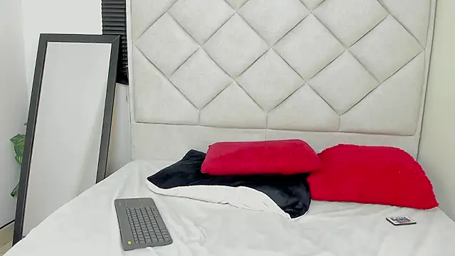 Layla_Charlotte webcam