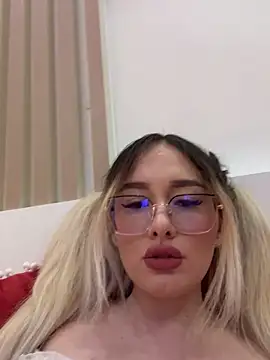 Webcam Model (mollyxxx)  is live.Free join now!