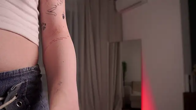 ThedaAlvarran webcam