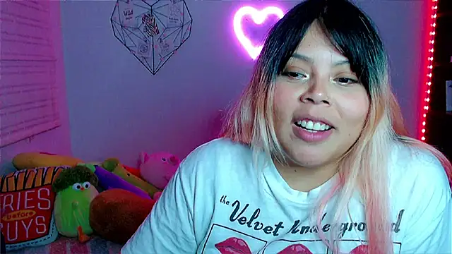 EllieMoonX webcam