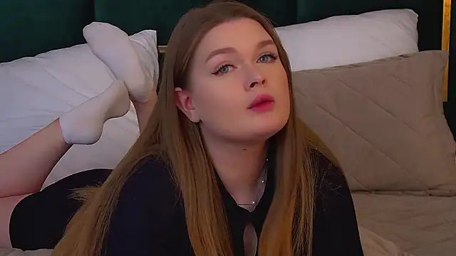 crystallyons - CrystalLyons's free webcam - UK Sex Cams