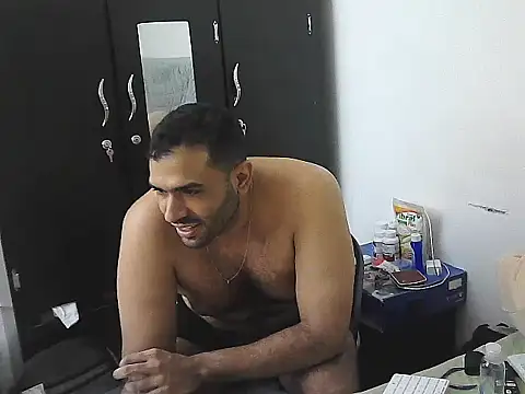 AlphaLatinoBear webcam