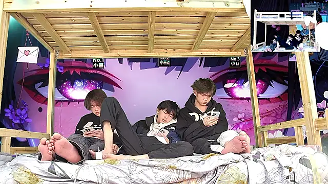 xiaohuangren01 Live Webcam on Stripchat