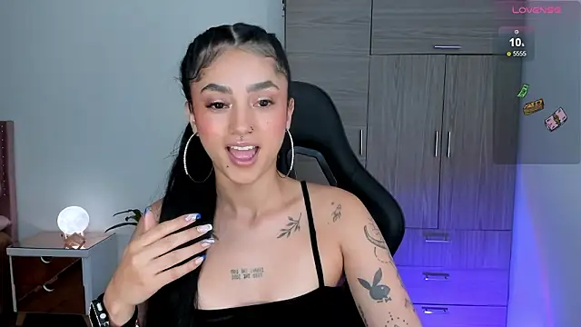 lizzie_corner_v - Lizzie_corner_v's free webcam