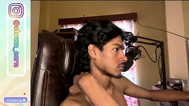 ravenkisses - RavenKisses's free webcam