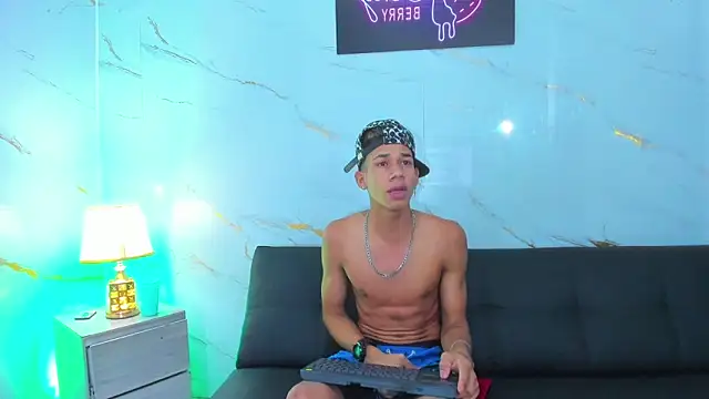 Little_nicoll webcam