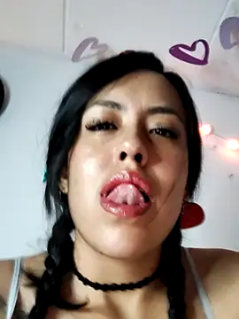 Webcam Model (Queen_Ashly)  is live.Free join now!