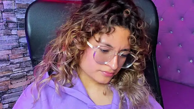 emilirouse_ - EmiliRouse_'s free webcam