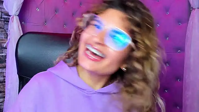 emilirouse_ - EmiliRouse_'s free webcam