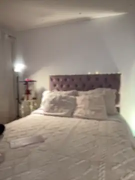 samantha_e2 - Samantha_e2's free webcam - UK Sex Cams