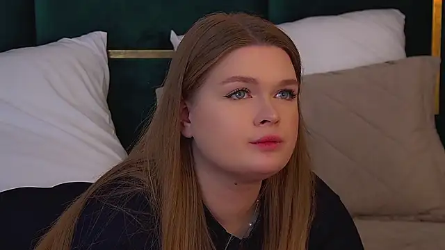 crystallyons - CrystalLyons's free webcam - UK Sex Cams