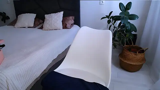 lovelybaby66 - LOVELYBABY66's free webcam - UK Sex Cams