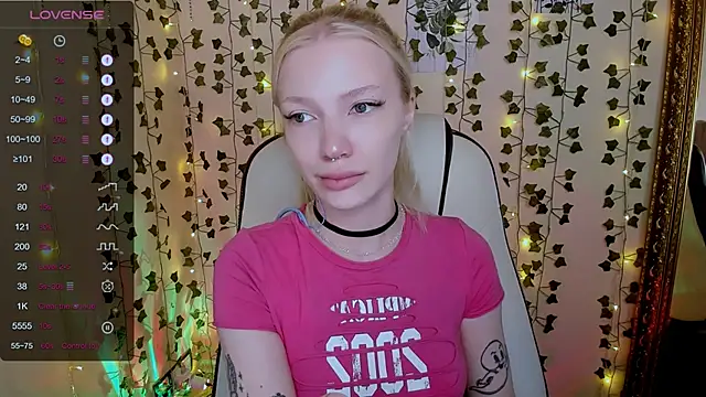 AnyaTaylor_ webcam