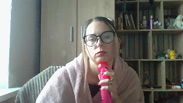 VikiLove765 webcam