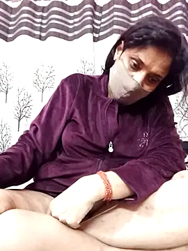 Webcam Model (Gullapi)  is live.Free join now!