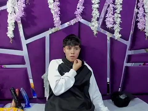 bruno_cruzz - Bruno_Cruzz's free webcam