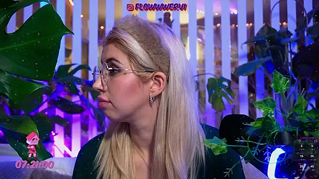 FlowweerGirl webcam