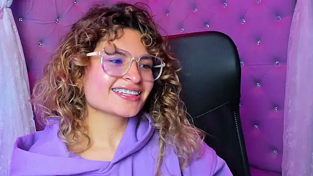 emilirouse_ - EmiliRouse_'s free webcam