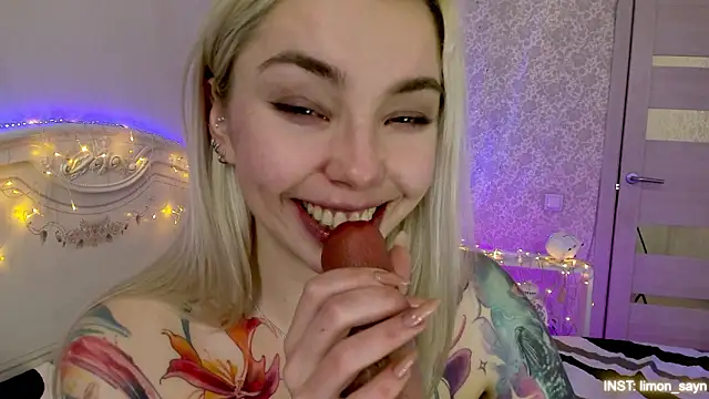 lillymoure_ - LillyMoure_'s free webcam